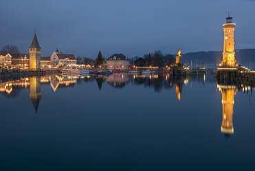 Germany, Lake Constance, harbor entrance in Lindau - KEBF000129