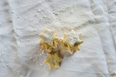 Star shaped shortbreads on white cloth - ASF005581