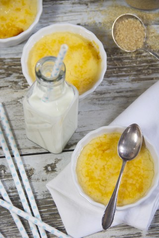 Vanillepudding mit karamellisiertem Zucker, lizenzfreies Stockfoto