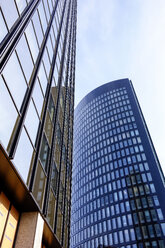 Deutschland, Dortmund, Fassaden von zwei Bürogebäuden - HOHF001338