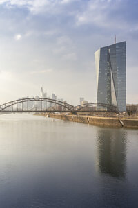 Deutschland, Hessen, Frankfurt, EZB-Turm am Main - NKF000234