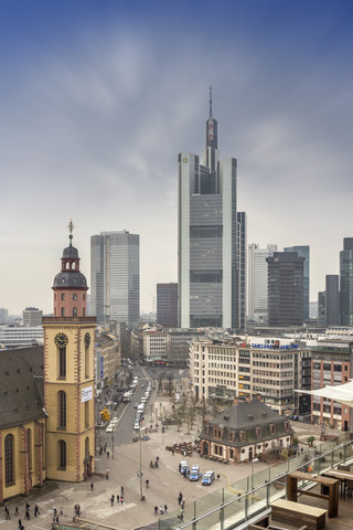 Deutschland, Hessen, Frankfurt, Skyline bei Nacht mit Hauptwache und Finanzviertel, lizenzfreies Stockfoto