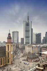 Deutschland, Hessen, Frankfurt, Skyline bei Nacht mit Hauptwache und Finanzviertel - NK000237