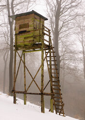 Germany, Hesse, Raised hide in snow covered forest - BSCF000447