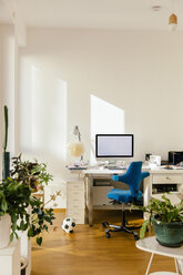 Home office in an apartment - MFF001574