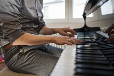 Man playing grand piano - PAF001306