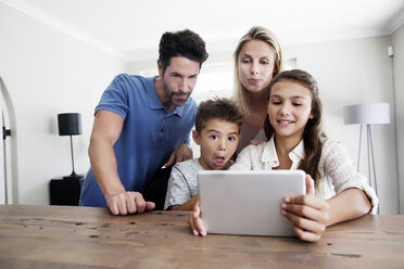 Family using digital tablet - TOYF000052
