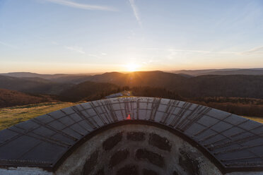 Frankreich, Vogesen, Sonnenuntergang am Berg Petit Drumont - PAF001386