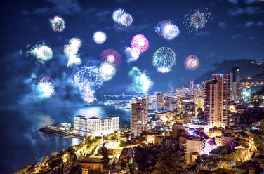 Monaco, Feuerwerk über Monte Carlo bei Nacht - DAWF000374