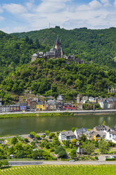 Deutschland, Rheinland-Pfalz, Moseltal, Blick auf Cochem mit seiner Burg - RUNF000001