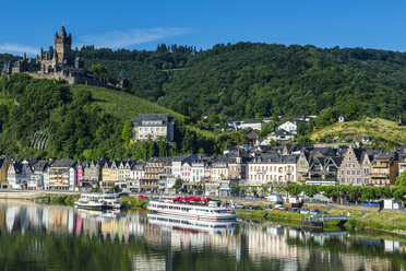 Deutschland, Rheinland-Pfalz, Moseltal, Blick auf Cochem mit seiner Burg - RUN000004