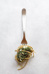 Fork with spelt whole grain spaghetti and ramson pesto - EVGF001659