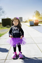 Little girl on roller skates - GDF000715