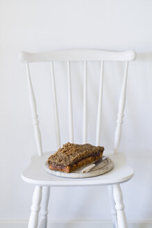 Dänischer Kuchen Droemmekage auf Stuhl - ECF001827