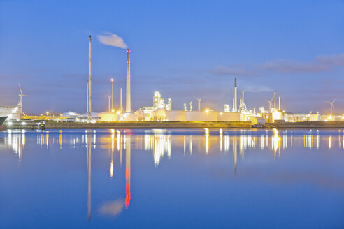 Niederlande, Rotterdam, Industrieanlage im Hafengebiet - MSF004509