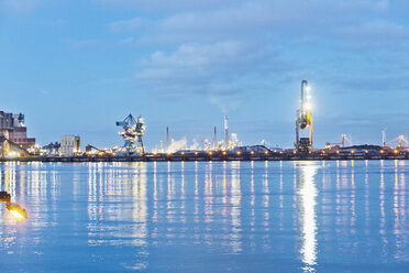 Niederlande, Rotterdam, Industrieanlage im Hafengebiet - MSF004512