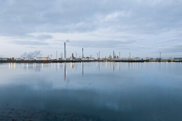 Niederlande, Rotterdam, Industrieanlage im Hafengebiet - MSF004514