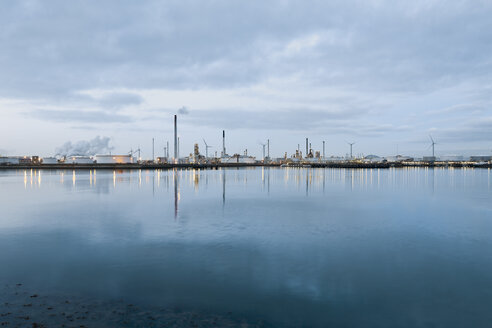 Niederlande, Rotterdam, Industrieanlage im Hafengebiet - MSF004514