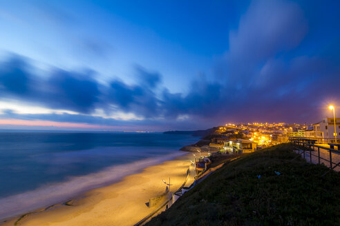 Potugal, Lourinha, Praia da Area Branca, Blick auf den Strand am Abend - BIGF000050