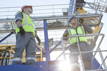 Crew working onboard a ship - ZEF005462