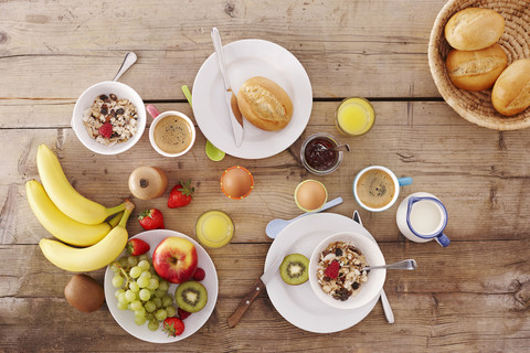 Frühstück auf dem Tisch, lizenzfreies Stockfoto