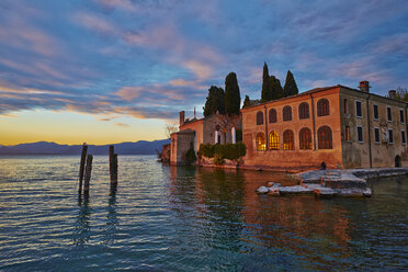 Italy, Punta san Vigilio, evening at Lake Garda - MRF001644