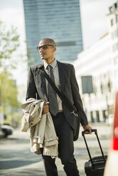 Businessman with suitcase on the go - UUF004007