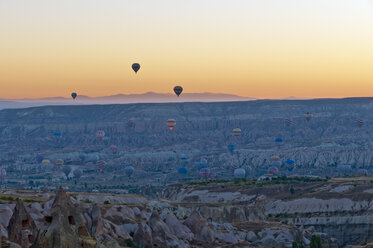 Türkei, Heißluftballons in Kappadokien - KEBF000159