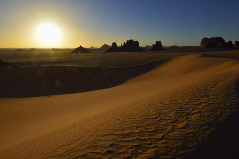 Africa, Algeria, Sahara, Tassili N'Ajjer National Park, Sunset over Timghas - ESF001567