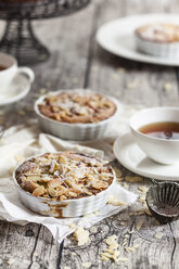 Rhubarb tartelettes with almonds and tea - SBDF001819