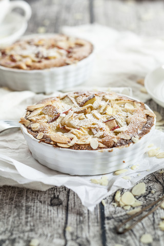 Rhabarber-Tartelettes mit Mandeln, lizenzfreies Stockfoto