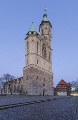 Germany, Lower Saxony, Brunswick, St. Andreas Church and Alte Waage, half-timbered house, in the evening - PVCF000421