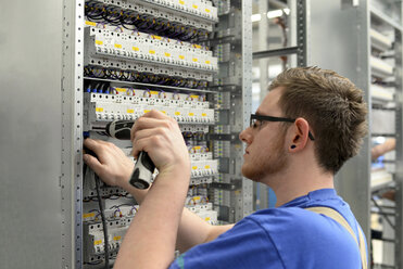 Worker in a switchboard construction factory - LYF000411