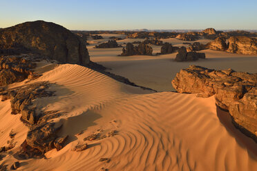Africa, Algeria, Sahara, Tassili N'Ajjer National Park, view over Timghas area - ESF001569