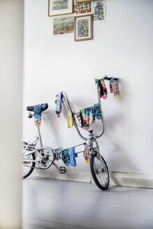 Fahrrad als Wäscheständer benutzt - RIBF000057