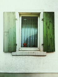 Deutschland, Rheinland-Pfalz, Fenster an altem Haus - GWF003952