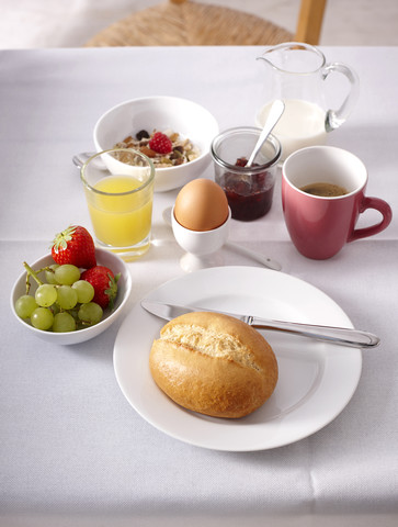 Gedeckter Frühstückstisch, lizenzfreies Stockfoto