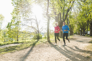 Germany, Mannheim, Mature couple jogging in park - UUF004151