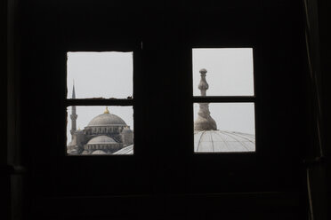 Turkey, Istanbul, view to Blue Mosque through window - FLF000936