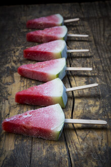 Row of six watermelon popsicles - LVF003347