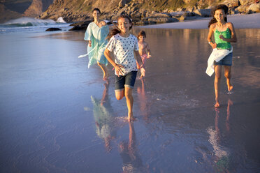 Happy family running at the ocean - TOYF000282