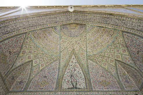 Iran, Shiraz, Vakil-Moschee, Nahaufnahme von Kacheldekorationen - FLF000954