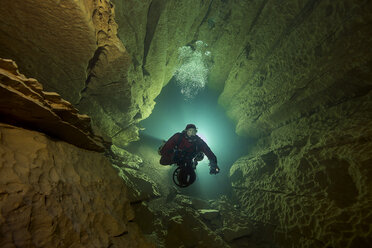France, Lot, cave diver in the Emergence du Ressel - YRF000077
