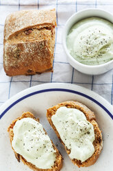 Brotscheiben mit Avocado-Dip - EVGF001698