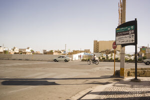 Iran, Shiraz, Blick auf eine Straße - FLF000960