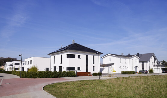 Germany, Langenfeld, detached one-family houses in development area - GUFF000102