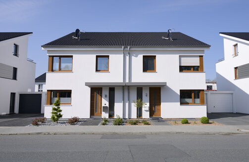 Germany, Moenchengladbach, semidetached house - GUFF000108