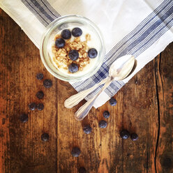 Granola, yogurt and blueberries - LVF003431