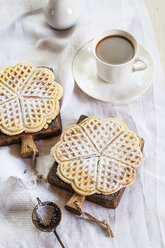 Waffeln und Kaffee mit Milch - SBDF001840