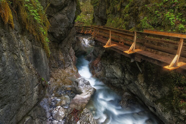 Österreich, Salzburger Land, Pinzgau, Weissbach, Steg an der Seisenbergklamm - GFF000570